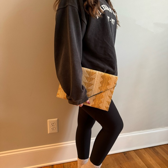 BCBGenerations Honey Colored Envelope Clutch‎ Handbag. 10x8 inches - Picture 10 of 12